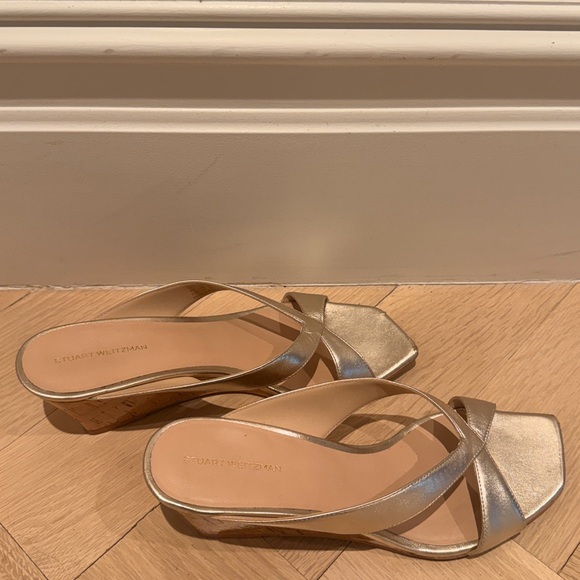 Stuart Weitzman Miami 50 Leather Wedge Sandal in Platino Gold - Picture 5 of 5